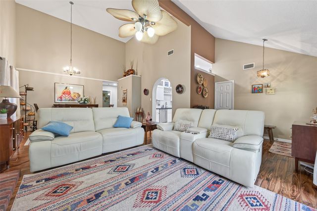 5710 S Magazine Circle, Houston, TX 77084