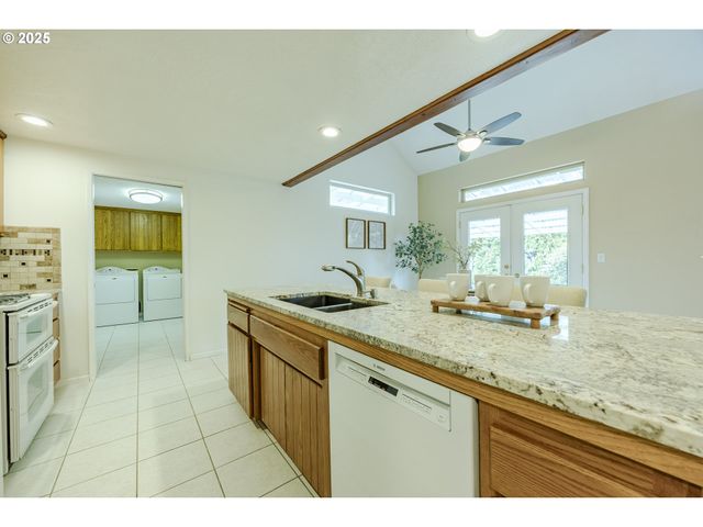 770 GIRARD Ct, Cottage Grove, OR 97424