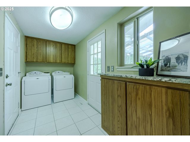 770 GIRARD Ct, Cottage Grove, OR 97424