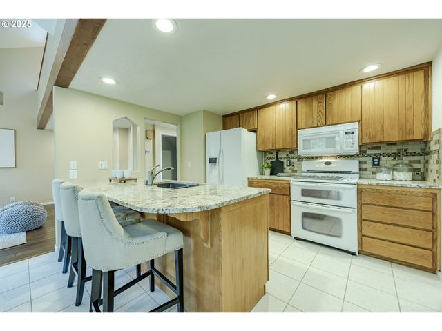 770 GIRARD Ct, Cottage Grove, OR 97424