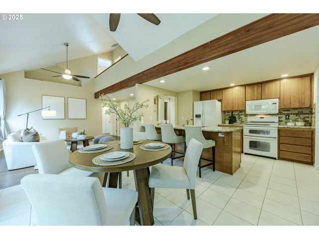 770 GIRARD Ct, Cottage Grove, OR 97424