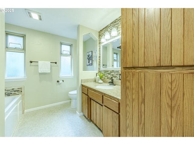 770 GIRARD Ct, Cottage Grove, OR 97424