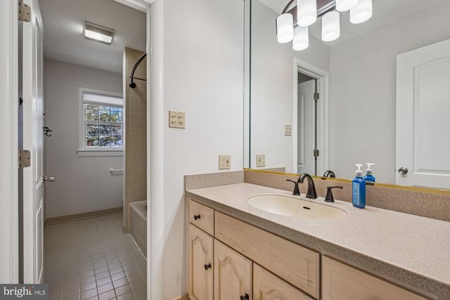 606 WINHALL WAY, Silver Spring, MD 20904