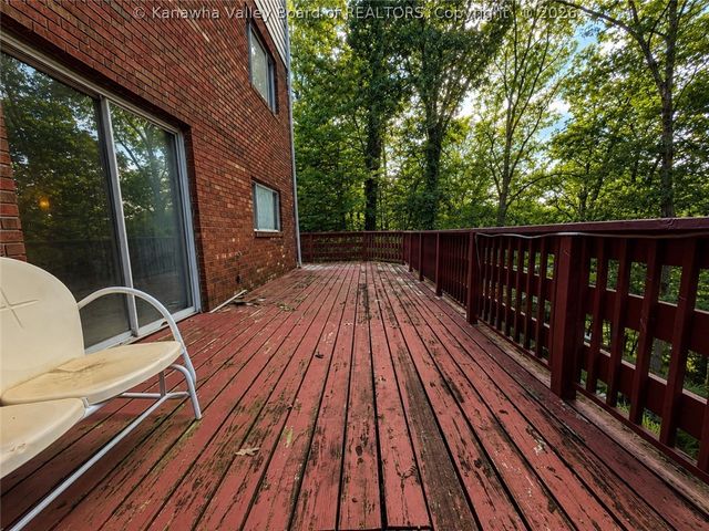 1021 Sandhill Drive, St Albans, WV 25177