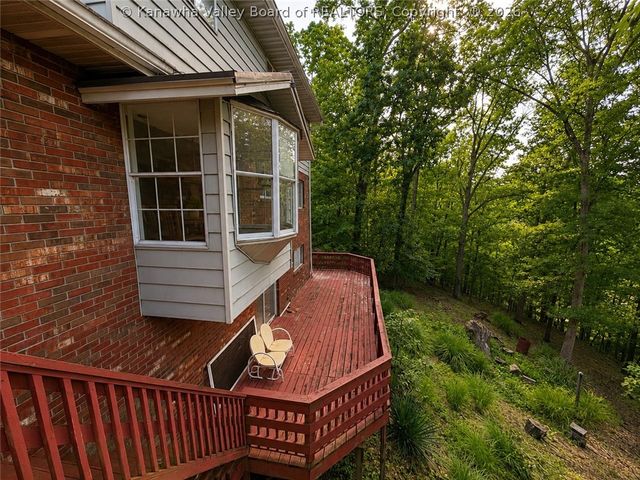 1021 Sandhill Drive, St Albans, WV 25177