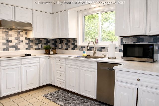 1021 Sandhill Drive, St Albans, WV 25177