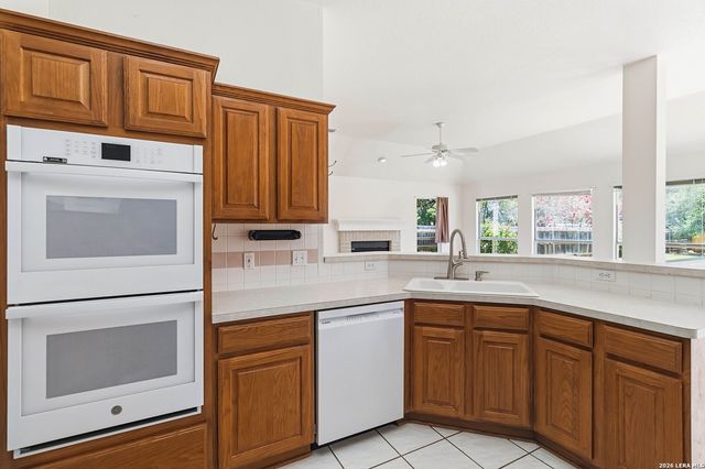 8408 TRACINEY BLVD, San Antonio, TX 78255