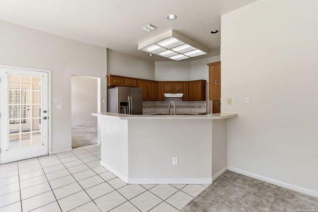 8408 TRACINEY BLVD, San Antonio, TX 78255