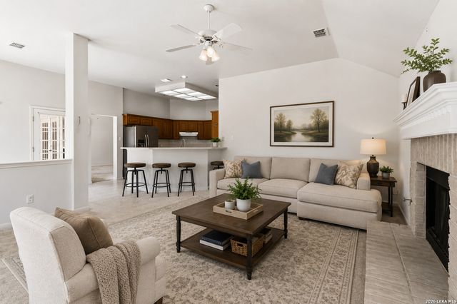 8408 TRACINEY BLVD, San Antonio, TX 78255