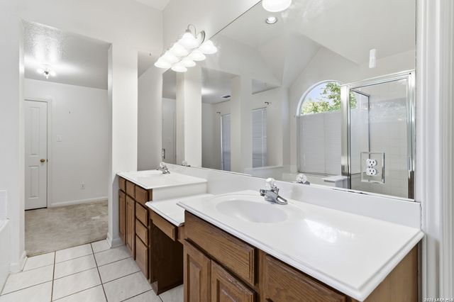 8408 TRACINEY BLVD, San Antonio, TX 78255