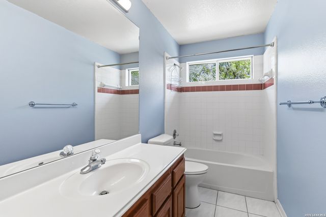 8408 TRACINEY BLVD, San Antonio, TX 78255
