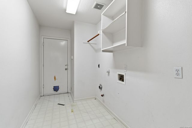8408 TRACINEY BLVD, San Antonio, TX 78255