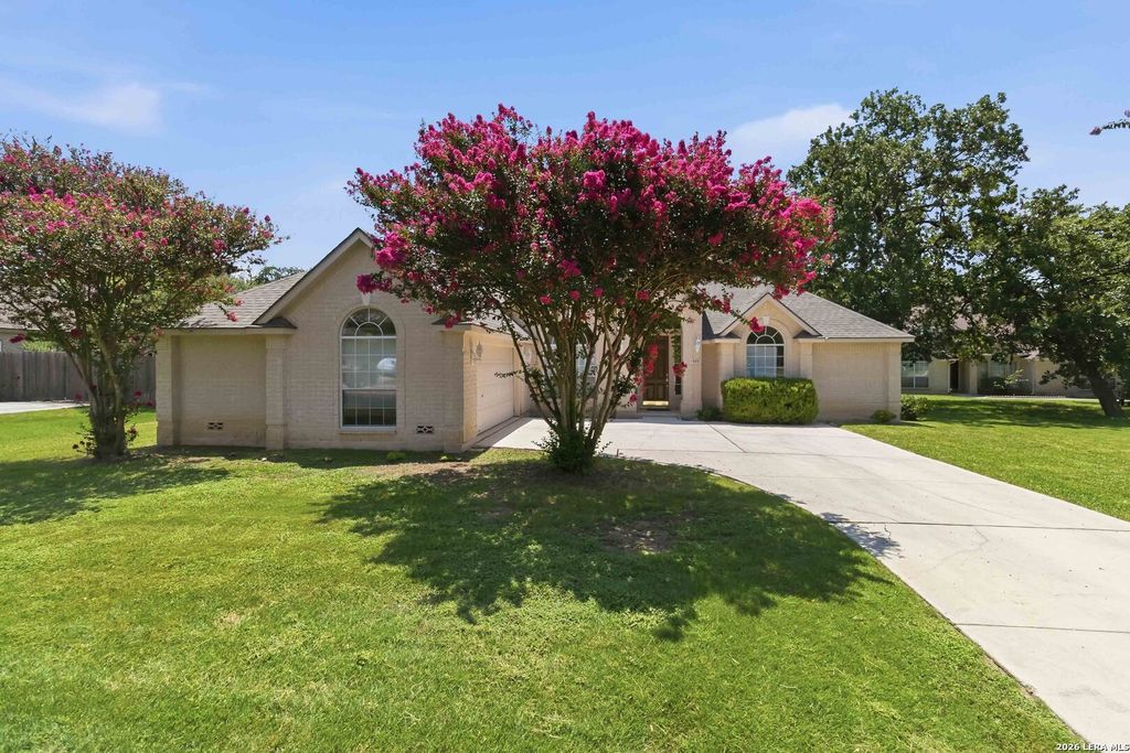8408 TRACINEY BLVD, San Antonio, TX 78255