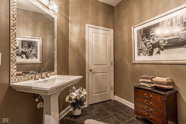225 N New Jersey Street 42, Indianapolis, IN 46204