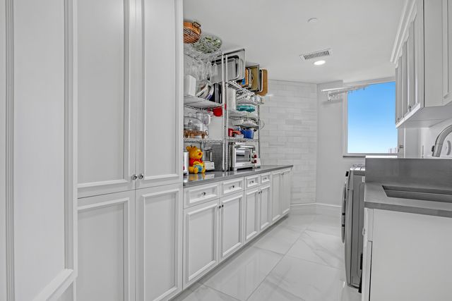 3920 N Ocean Drive 9b, Singer Island, FL 33404