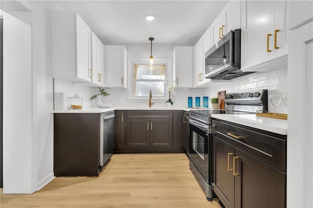 2093 Wildrose, Decatur, GA 30032