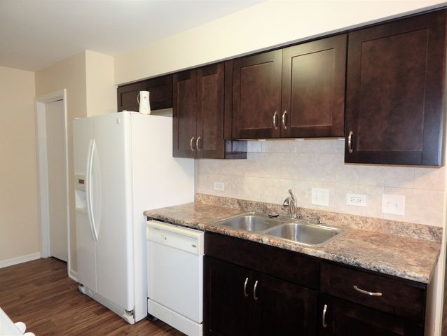 214 Redwood Court, Vernon Hills, IL 60061