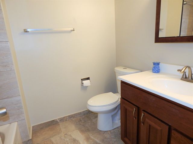 214 Redwood Court, Vernon Hills, IL 60061