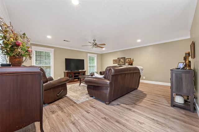 130 N Fairway Loop, Coldspring, TX 77331