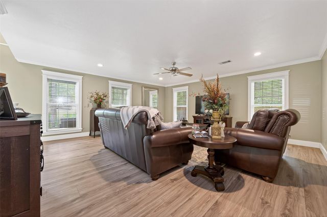 130 N Fairway Loop, Coldspring, TX 77331