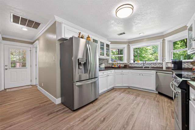 130 N Fairway Loop, Coldspring, TX 77331