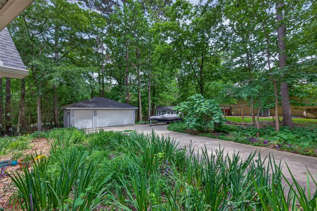 130 N Fairway Loop, Coldspring, TX 77331