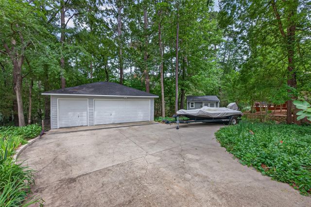 130 N Fairway Loop, Coldspring, TX 77331