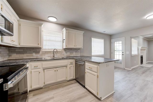 2371 Holden Lane, Blanchard, OK 73010