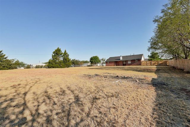 2371 Holden Lane, Blanchard, OK 73010
