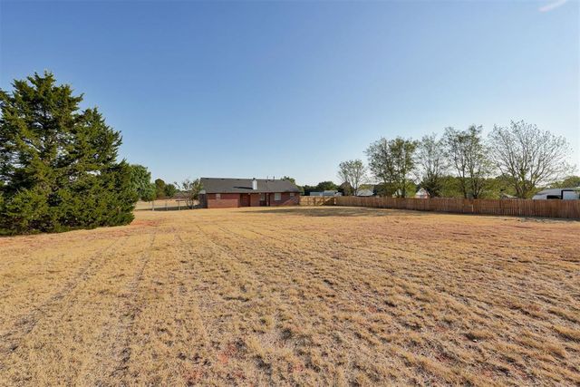 2371 Holden Lane, Blanchard, OK 73010