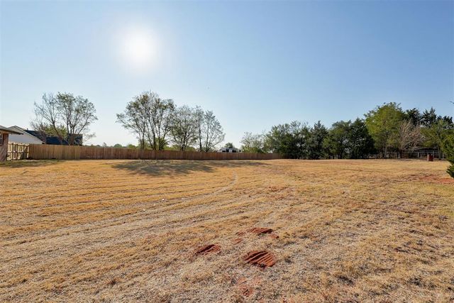 2371 Holden Lane, Blanchard, OK 73010
