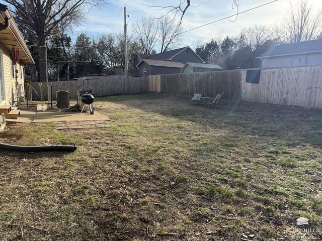 1717 Denholm, Manhattan, KS 66502