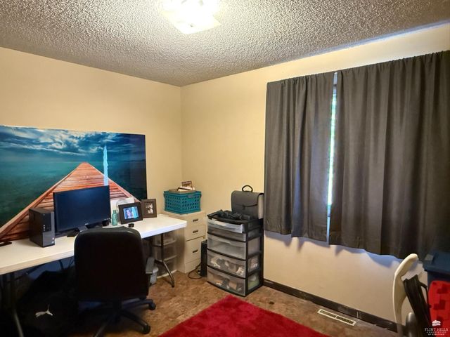 1717 Denholm, Manhattan, KS 66502