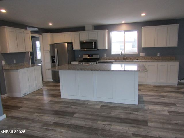 202 Quail Run Drive, Yerington, NV 89447