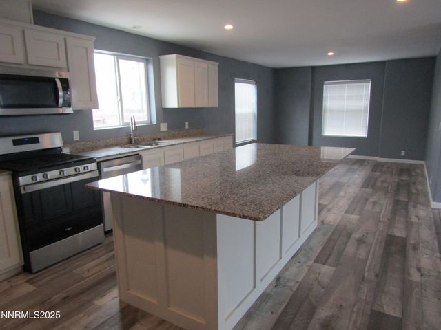 202 Quail Run Drive, Yerington, NV 89447