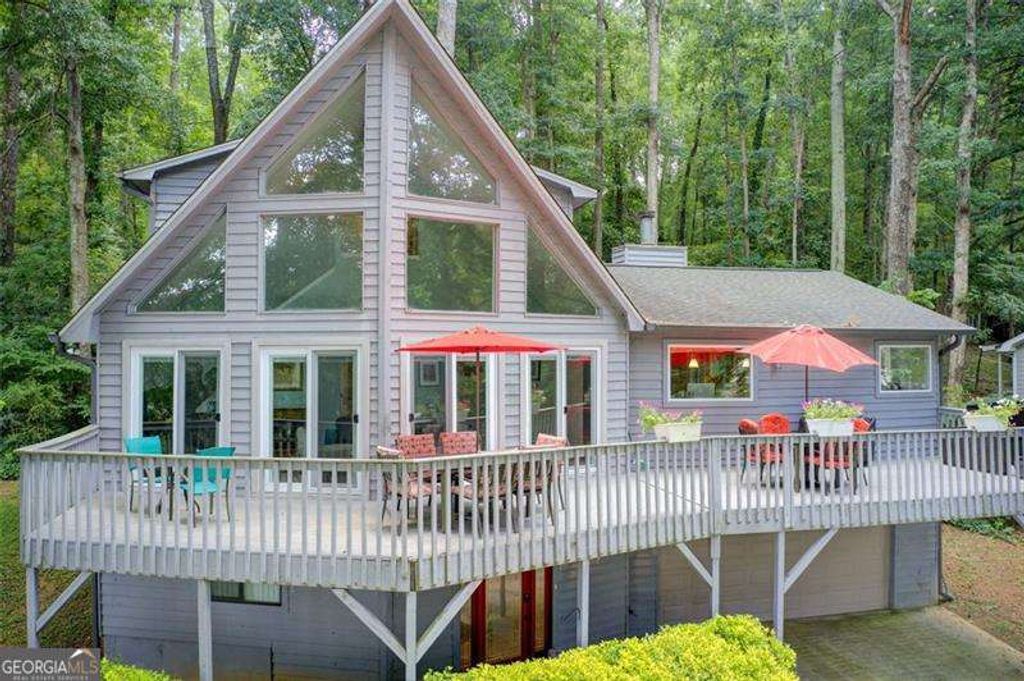 8531 Lake Drive, Snellville, GA 30039