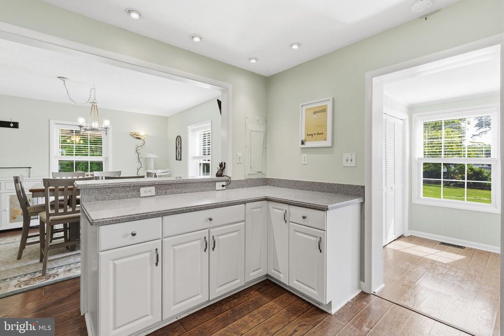 Image 16 of property listing at 5907 LORELEY BEACH RD, White Marsh, MD 21162