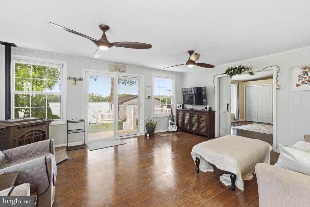 Image 17 of property listing at 5907 LORELEY BEACH RD, White Marsh, MD 21162