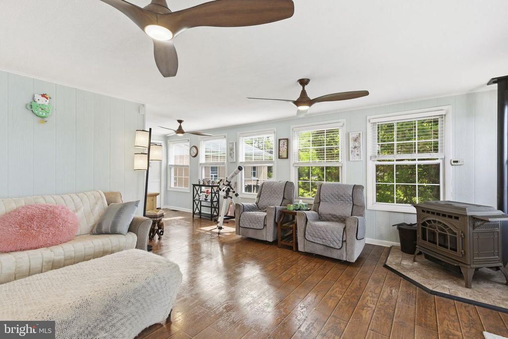Image 19 of property listing at 5907 LORELEY BEACH RD, White Marsh, MD 21162