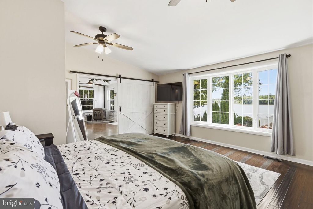 Image 23 of property listing at 5907 LORELEY BEACH RD, White Marsh, MD 21162