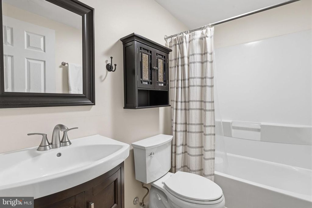 Image 41 of property listing at 5907 LORELEY BEACH RD, White Marsh, MD 21162