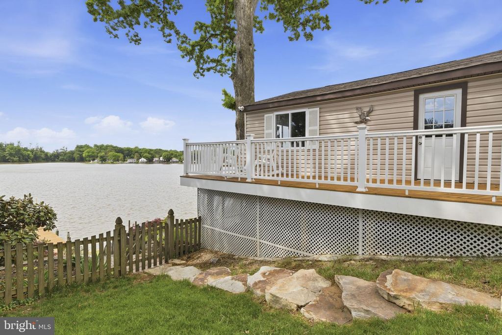 Image 47 of property listing at 5907 LORELEY BEACH RD, White Marsh, MD 21162