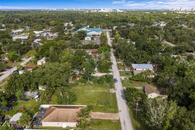 2930 HAWTHORNE STREET, Sarasota, FL 34239