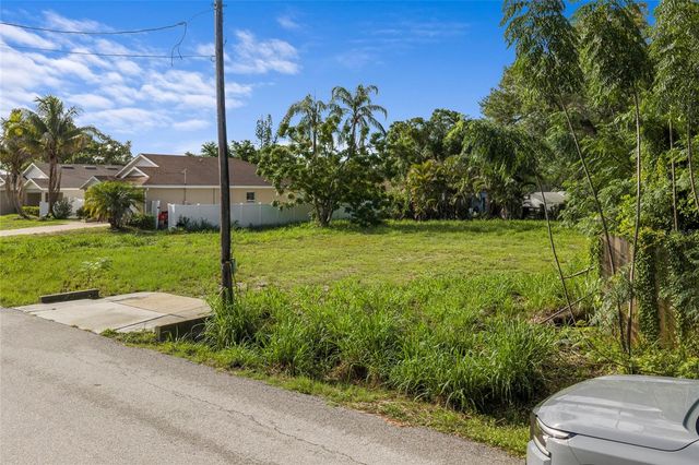 2930 HAWTHORNE STREET, Sarasota, FL 34239