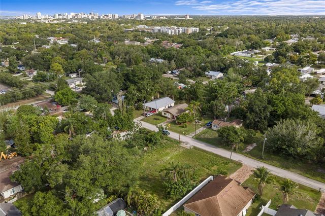 2930 HAWTHORNE STREET, Sarasota, FL 34239