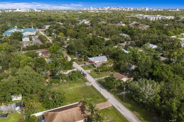 2930 HAWTHORNE STREET, Sarasota, FL 34239