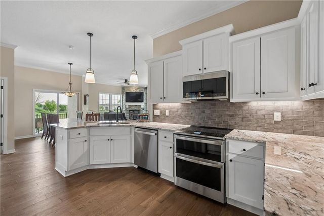 11901 S Tallgrass Drive 700, Olathe, KS 66061