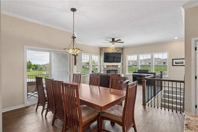 11901 S Tallgrass Drive 700, Olathe, KS 66061