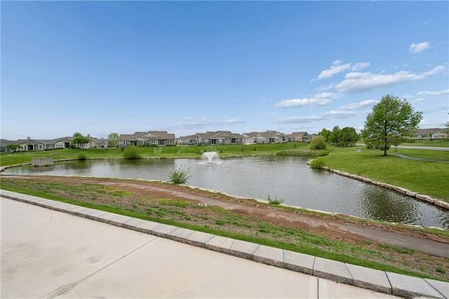 11901 S Tallgrass Drive 700, Olathe, KS 66061