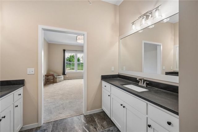 11901 S Tallgrass Drive 700, Olathe, KS 66061